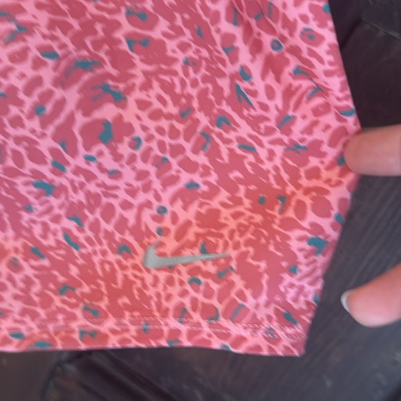 NWT! Nike Women’s Vibrant Pink Patterned Shorts - Picture 4 of 5